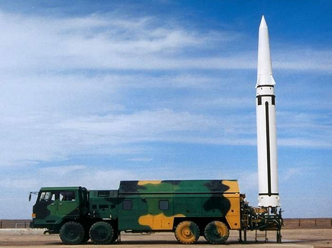 Баллистическая ракета тема. Дунфэн-15. Дунфэн-15 баллистическая ракета. ОТРК DF-15. Оперативно-тактический ракетный комплекс DF-15 (Китай).