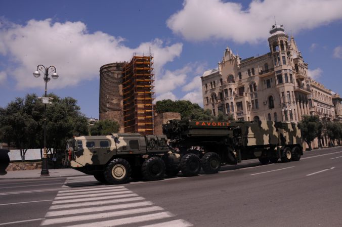 Азербайджан сухопутная. 28 Июня 2011 военный парад Баку. Парад в Баку армянская техника. Военный парад Баку 2011. Армянская Военная техника на параде в Баку.