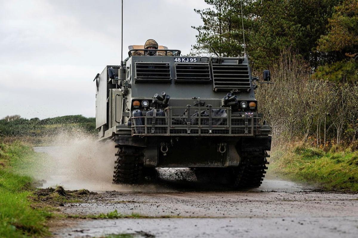 Британская армия удвоит парк РСЗО MLRS c боевыми машинами M270 к 2029 ...