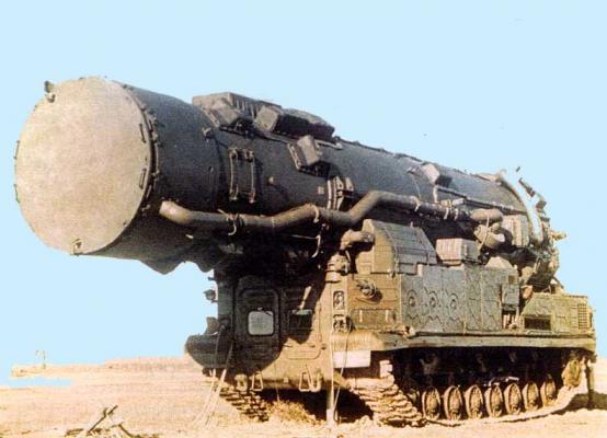 Ракетный комплекс средней дальности 15П696 с ракетой 8К96
