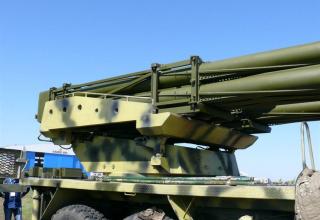Частичный вид артиллерийской части боевой машины для стрельбы реактивными снарядами калибра 220 мм РСЗО “Найза”