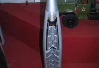Макет зажигательной головной части неуправляемого реактивного снаряда 9М22С реактивной системы залпового огня “Град”.