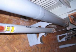 Вид ракетной части макета неуправляемого реактивного снаряда 3М16 калибра 122 мм для запуска с помощью БМ типа БМ-21