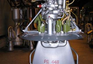 Вид макета жидкостного ракетного двигателя РД-0109.