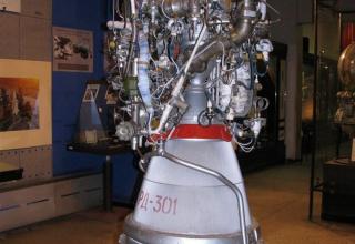 Вид макета жидкостного ракетного двигателя РД-301.