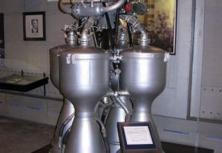Вид макета жидкостного ракетного двигателя РД-214.