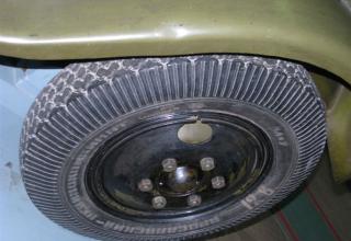 Вид переднего колеса шасси установки М-13
