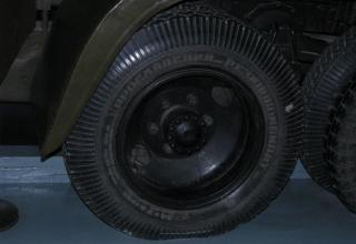 Вид второго заднего колеса шасси установки М-13