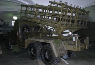 Боевая машина БМ-31-12 на доработанном (модифицированном) шасси грузового автомобиля ЗИС-151