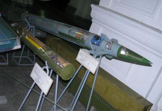 Разрезной макет зенитной управляемой ракеты 9М33М2 зенитно-ракетного комплекса 9К33М2 