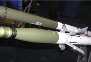 Макет управляемой ракеты на основе авиационной ракеты Hydra в составе системы APKWS (США)
