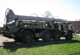 Транспортная машина 9Т29 с ракетой 9М21 ракетного комплекса 9К52 