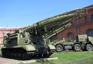 Пусковая установка 9П19 с ракетой 8К14 ракетного комплекса 9К72. ©С.В.Гуров