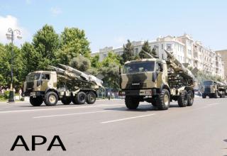 Ракетная техника на военном параде в городе Баку (Азербайджан) 26 июня 2011 года