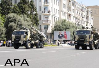 Ракетная техника на военном параде в городе Баку (Азербайджан) 26 июня 2011 года