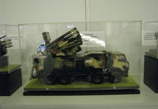 Макет БМ зенитного ракетно-пушечного комплекса 