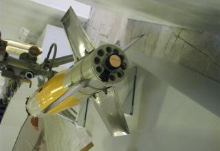 Вид хвостового оперения макета противотанковой управляемой ракеты 9М133-1