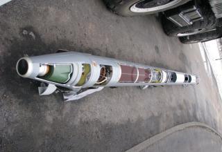 Общий вид макета корректируемого реактивного снаряда РСЗО 