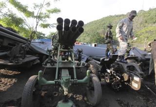 http://photo-day.ru/napadeniya-povstancev-v-vostochnom-kongo/    23 ноября 2012. (Reuters/Джеймс Акена)