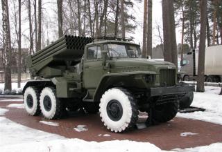 Памятник боевой машине БМ-21 РСЗО 