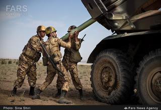 Подготовка к стрельбе боевой машины БМ-21. http://english.farsnews.com