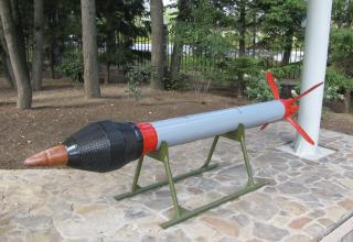 Макет неуправляемой авиационной ракеты серии С-25 (©С.Б. Власов; Россия, г. Москва).