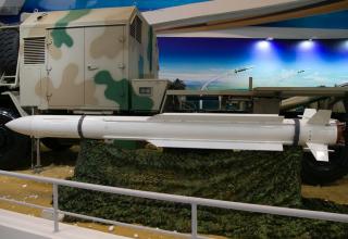 Макет ЗУР ЗРК HQ-16. http://www.china-defense-mashup.com/hq-16-sam-missile-in-2014-zhuhai-air-show.html