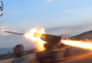 Боевая машина сирийских повстанцев во время стрельбы. Хама. www.youtube.com/watch?v=Tyai3y8bN9E
