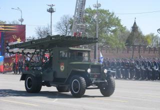 Нештатная установка М-13 на военном параде. Площадь Ленина. ©С.В. Гуров (Россия, г.Тула).