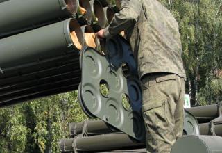 Передний срез пакета направляющих артиллерийской части боевой машины 9П140 РСЗО 