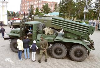 Боевая машина БМ-21ПД берегового самоходного реактивного бомбометного комплекса ДП-62 Дамба